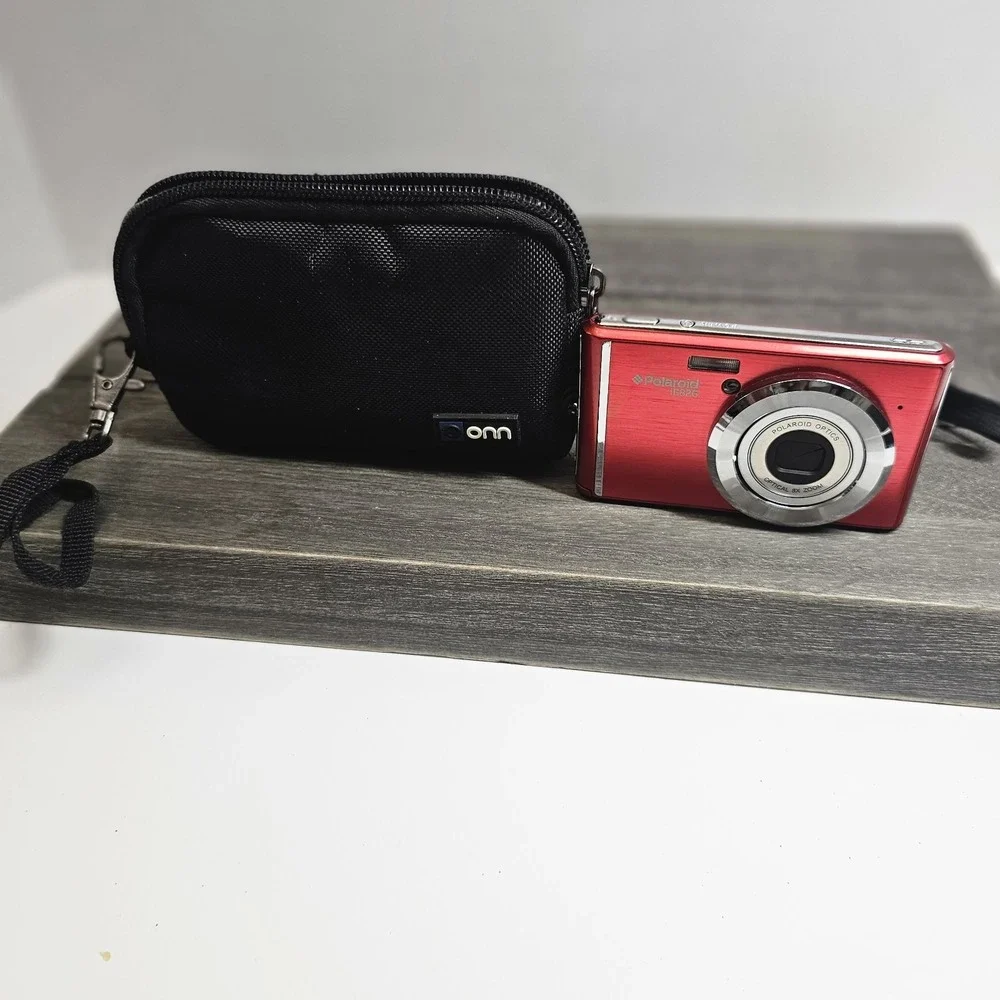 Polaroid‎ iE826 18.0MP 8x Zoom Compact Digital Camera With Battery For Parts